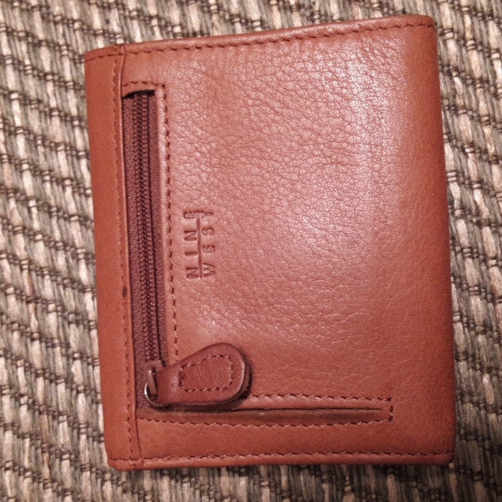 leather wallet Nine West brown